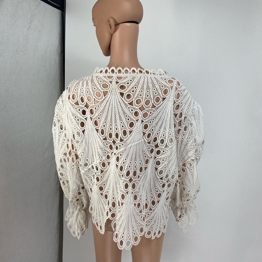 Elegant White Lace Women Top - Picture 3 of 3